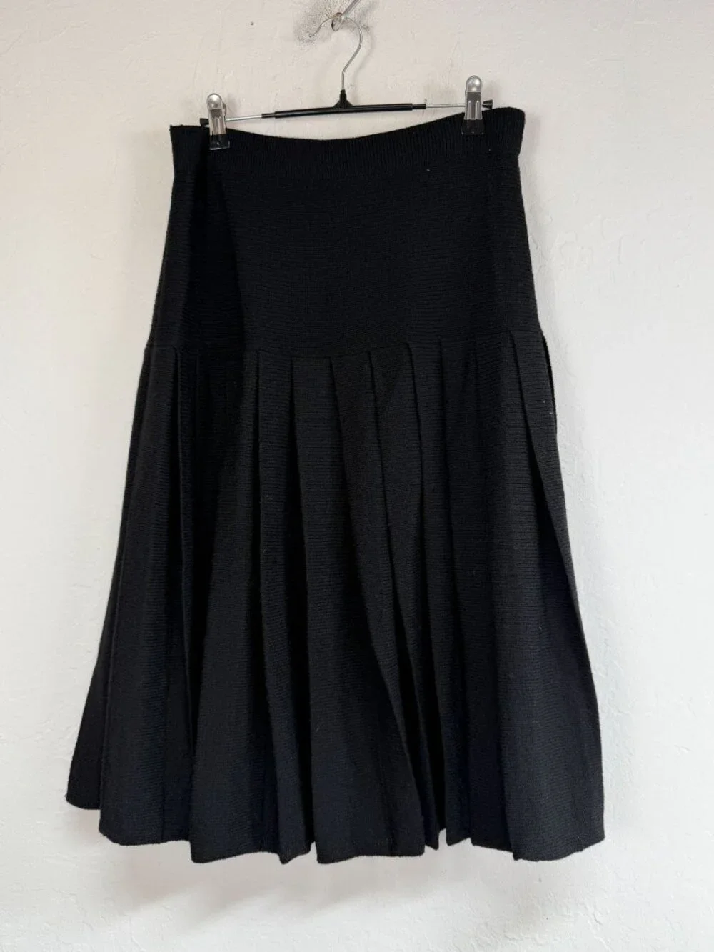 St. John Women's Solid Black Knit Pleated A-Line Midi Skirt Pull-On Casual